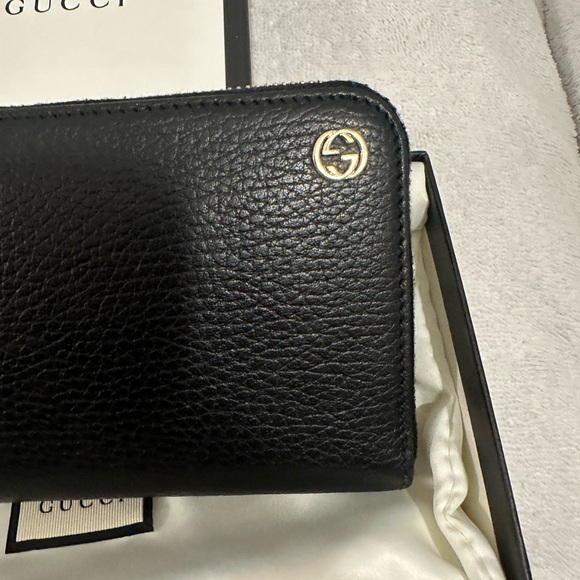 Gucci zip around wallet - Picture 4 of 7
